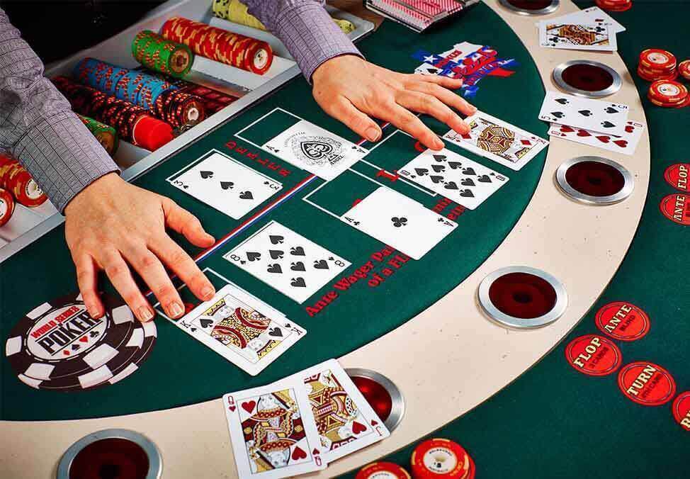 Quy tắc Texas Hold 'Em Vs. Casino Hold 'Em - Phong cách sống của người chơi bài