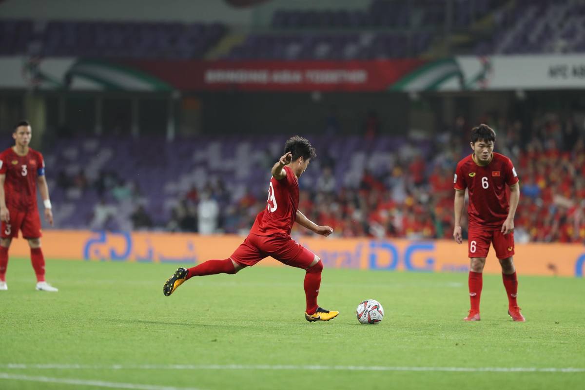 Asian Cup 2019: Lộ diện “thủ phạm” tạo nên nhiều siêu phẩm sút phạt