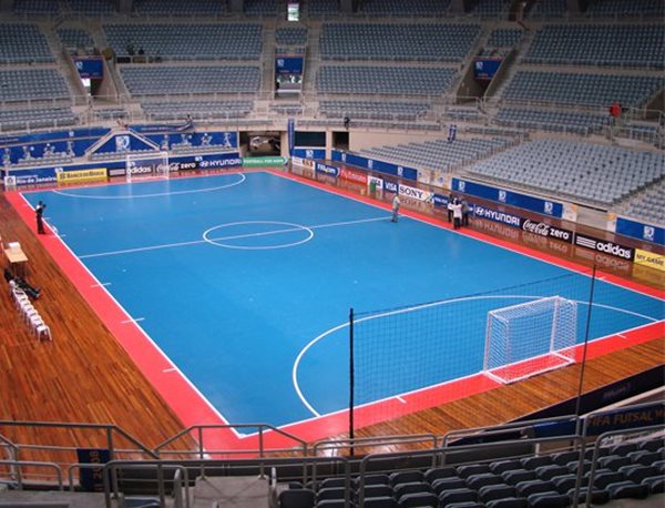 Kích thước sân futsal tuân thủ quy định của FIFA.