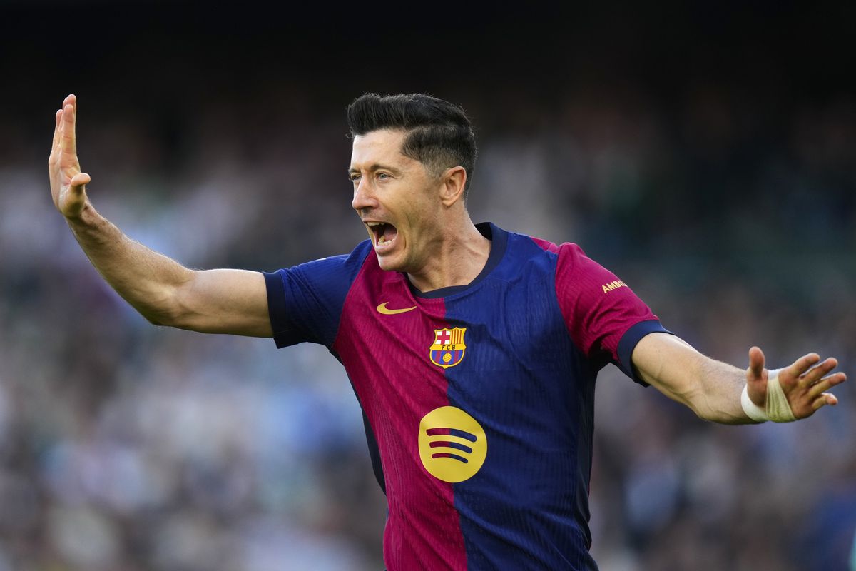 Tiền đạo Robert Lewandowski gửi thông điệp mạnh mẽ trước trận đại chiến Dortmund - Barca Blaugranes