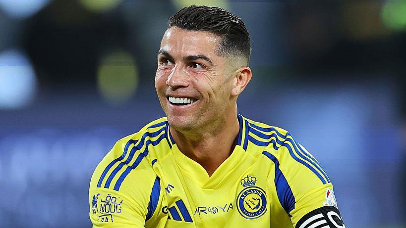 Hợp đồng mới của Cristiano Ronaldo: Đội trưởng Bồ Đào Nha ký hợp đồng với Al-Nassr đến năm 2027 - BBC Sport