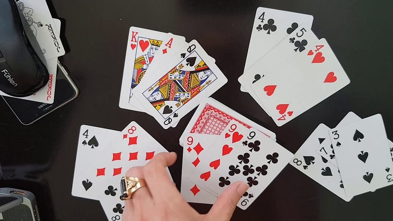 Hướng dẫn đơn giản để chơi bài Poker ba lá cho người mới bắt đầu