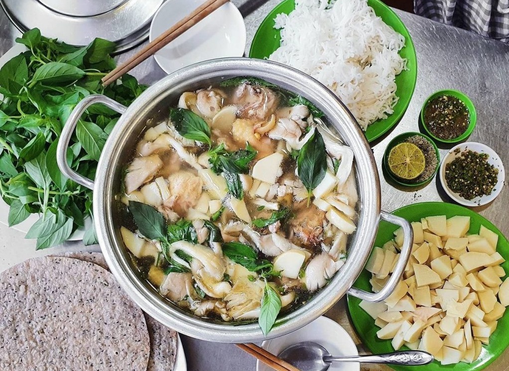 Lẩu gà lá tía tô Đà Lạt