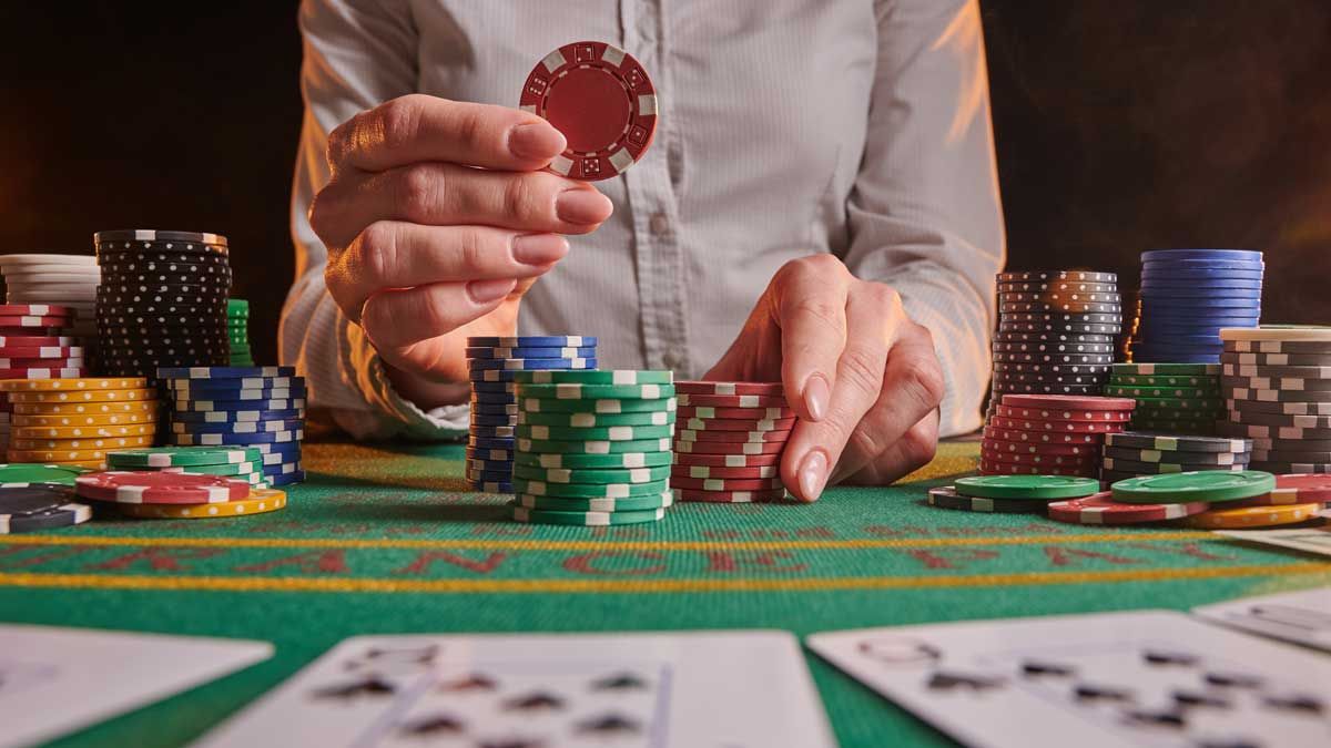 Cách chơi poker trên các kết cấu bàn khác nhau | Natural8